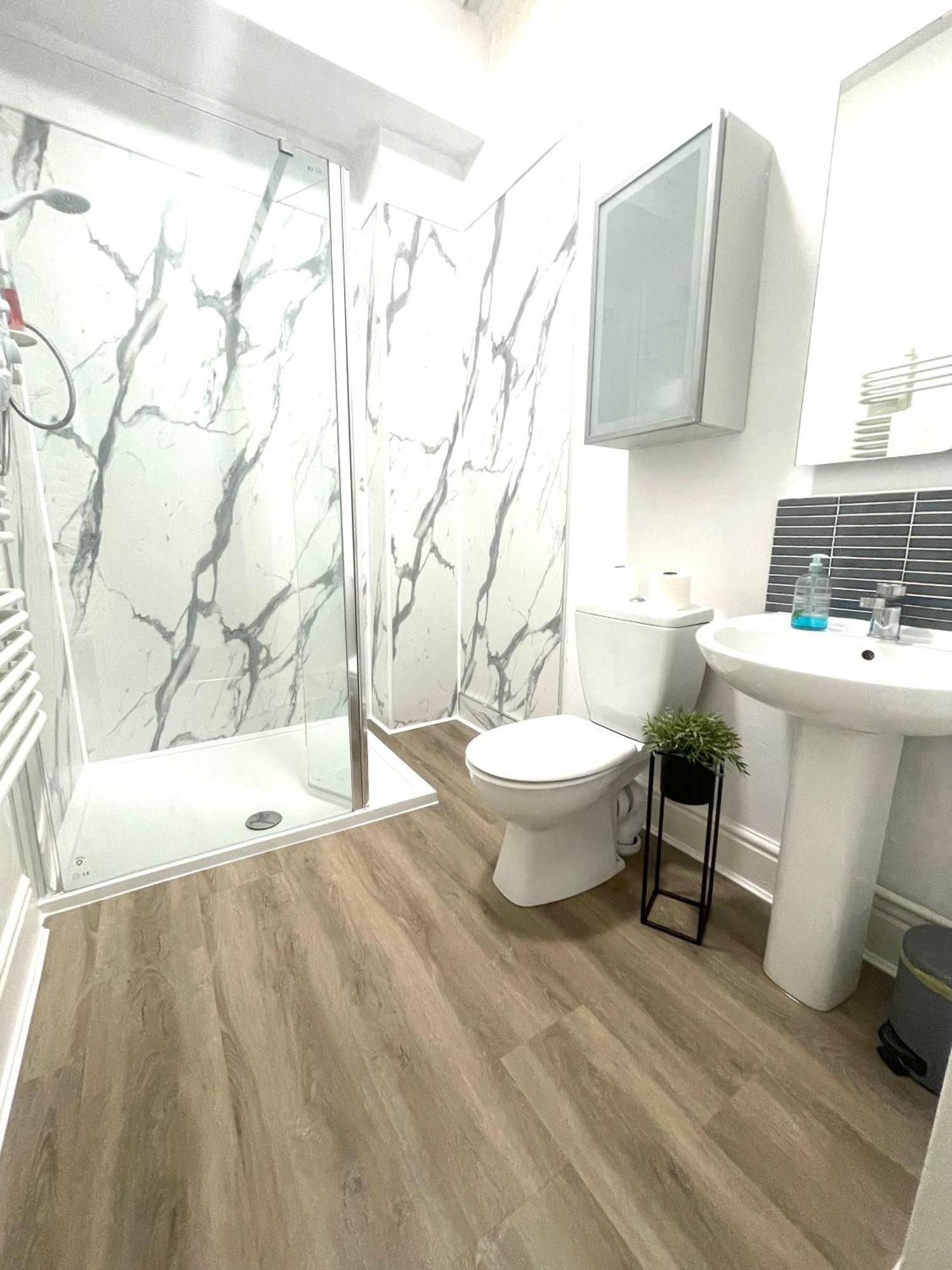 Stylish Apartment With Secure Parking Close To City Τσέστερ Εξωτερικό φωτογραφία